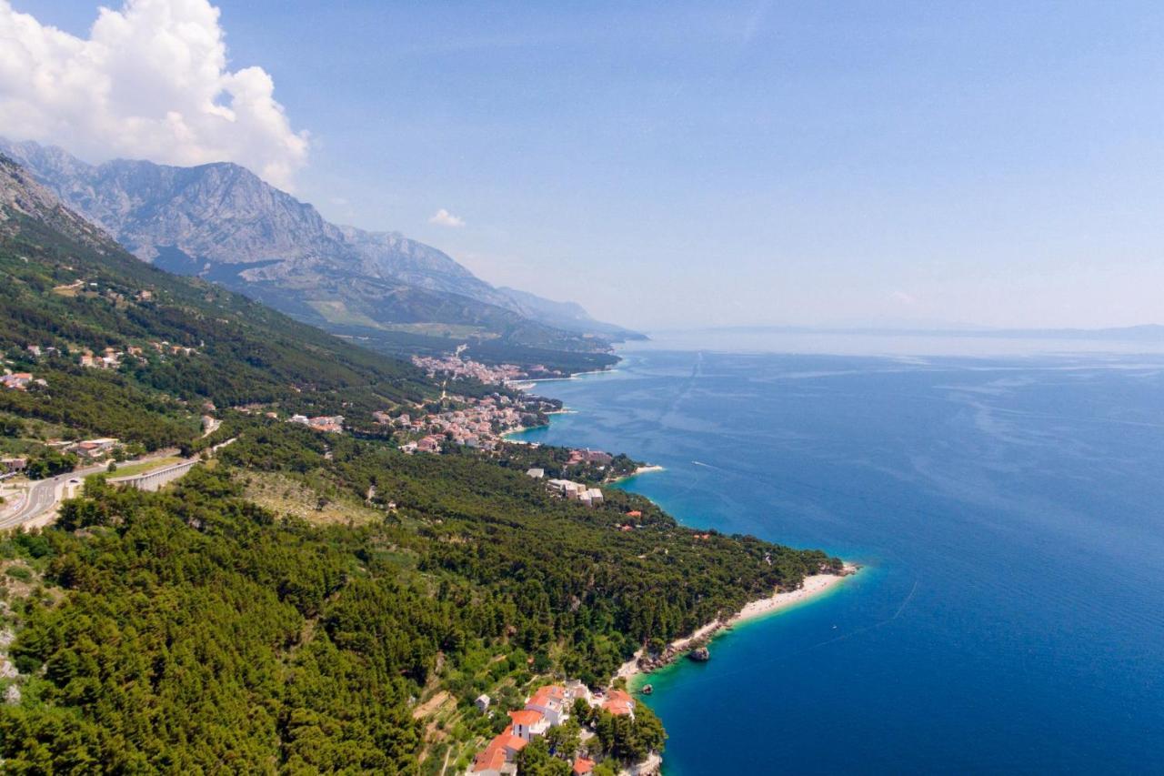 Apartments By The Sea Brela, Makarska - 11821 Dış mekan fotoğraf