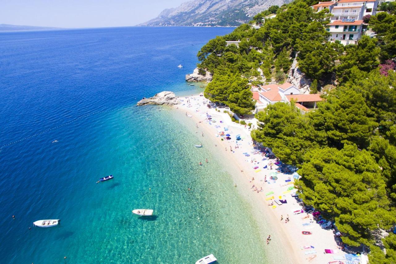 Apartments By The Sea Brela, Makarska - 11821 Dış mekan fotoğraf