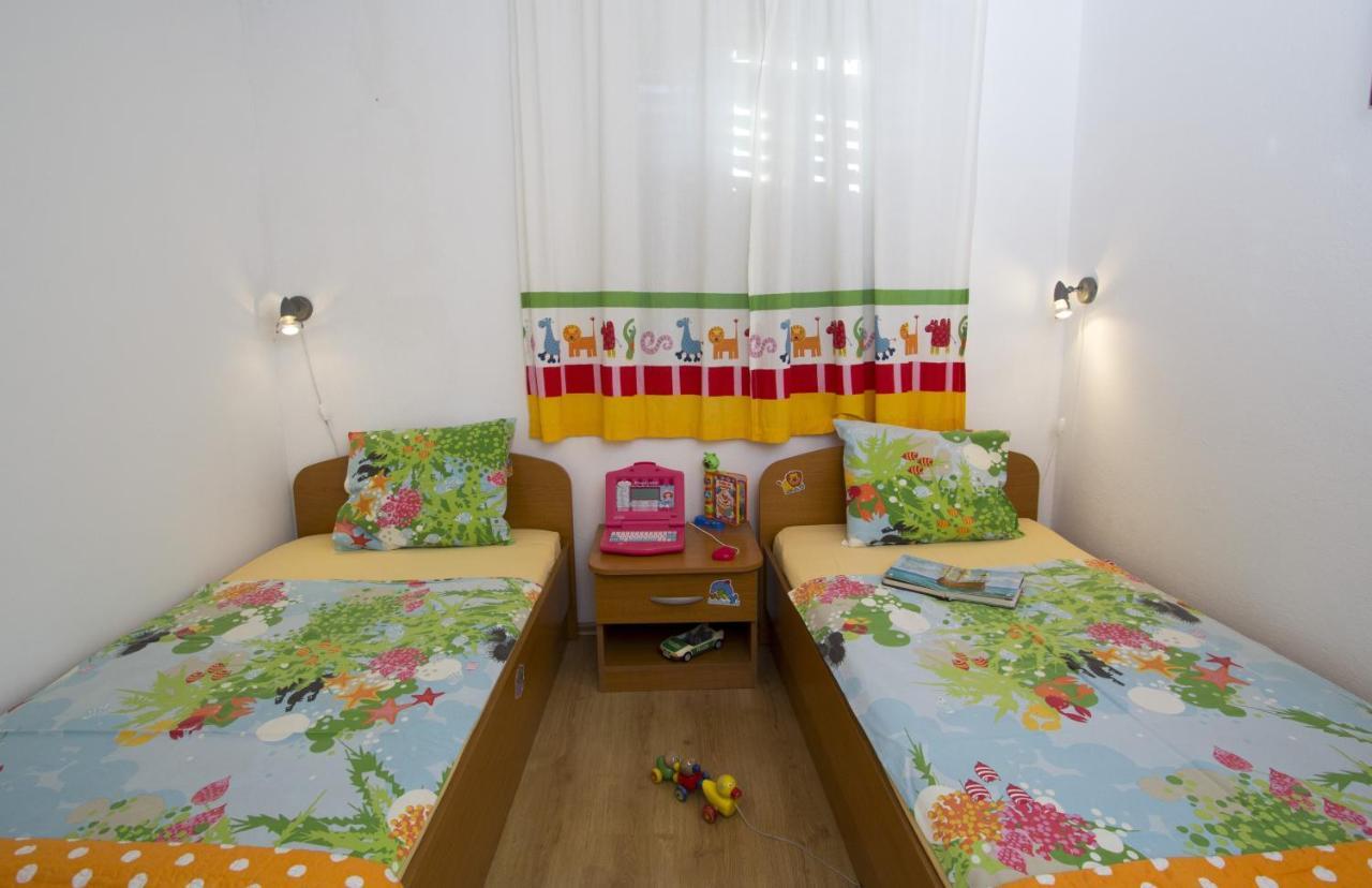 Apartments By The Sea Brela, Makarska - 11821 Dış mekan fotoğraf
