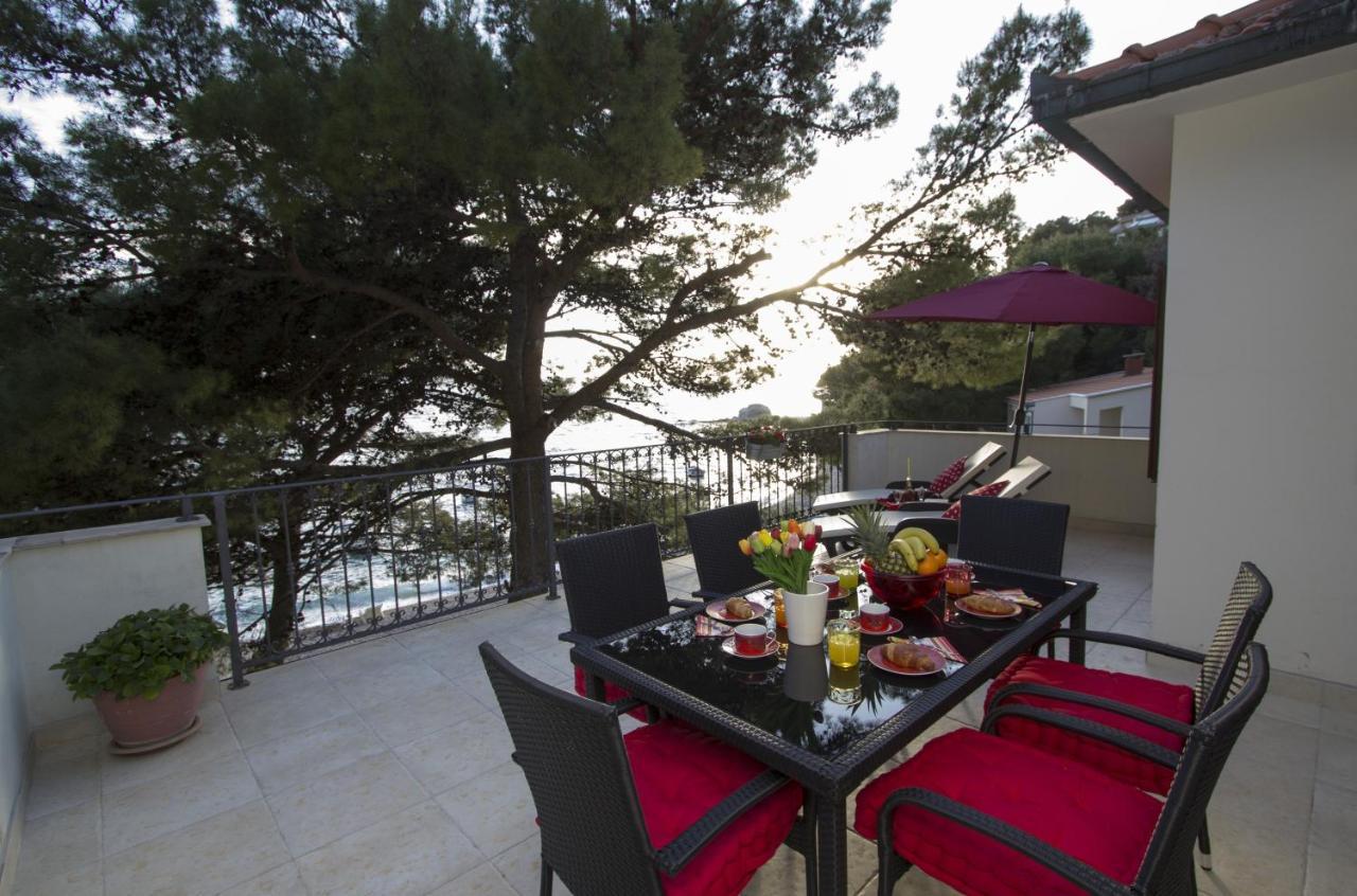 Apartments By The Sea Brela, Makarska - 11821 Dış mekan fotoğraf